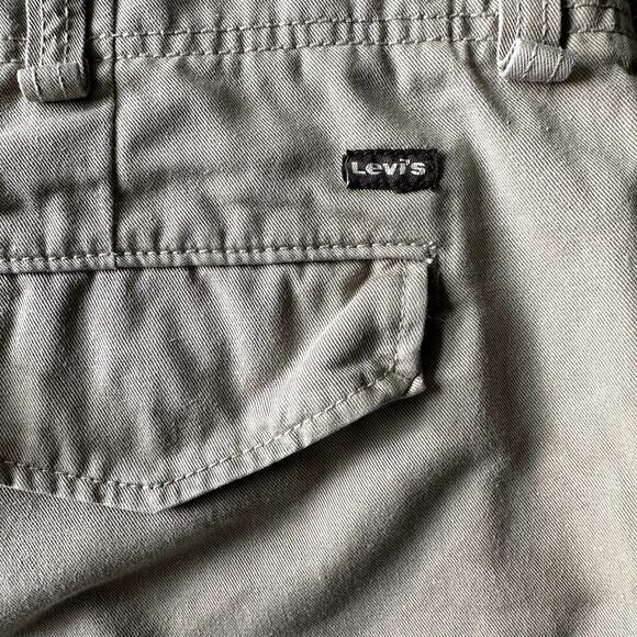 Y2K Levi’s Khaki Cargo Shorts Men’s 40 Classic Fit 11” Inseam Casual Summer - Picture 4 of 10